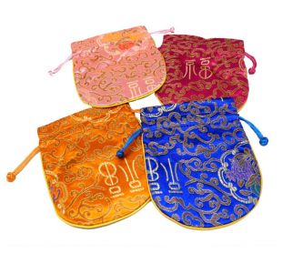 Oval pouch brocade